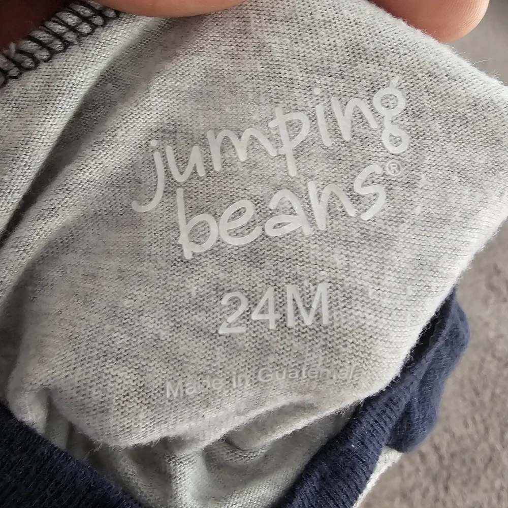 Boys lot clothing there are 6 pieces